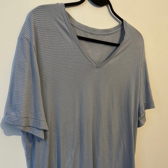 Lululemon Athletica Gray V-Neck Short Sleeve Tee - Picture 2 of 5
